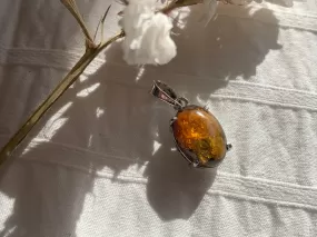 Amber Sanaa Pendant - Small Oval